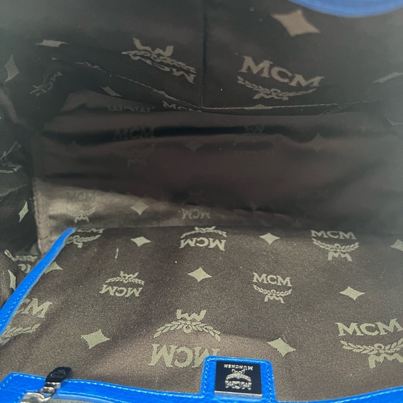 MCM 🔥full-size backpack visetos Camo orange with blk studs - Picture 10 of 16